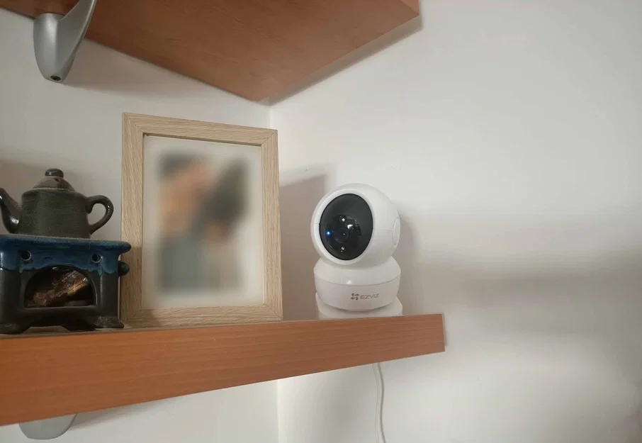 Giá đỡ camera giám sát Ezviz treo tường - Image 1