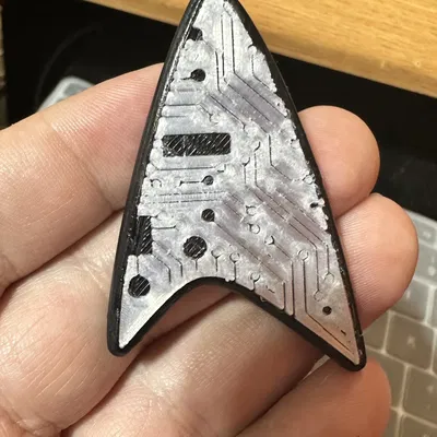 Khung mạch cho huy hiệu Star Trek Lower Decks