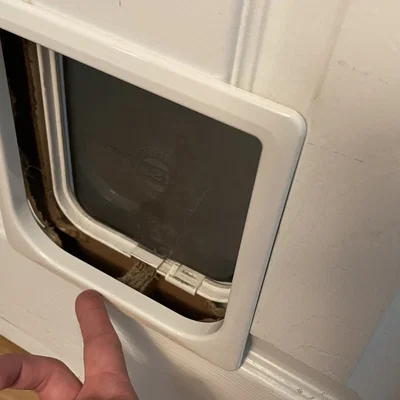 Cầu nối cho cửa mèo PetSafe giữa các phần cửa