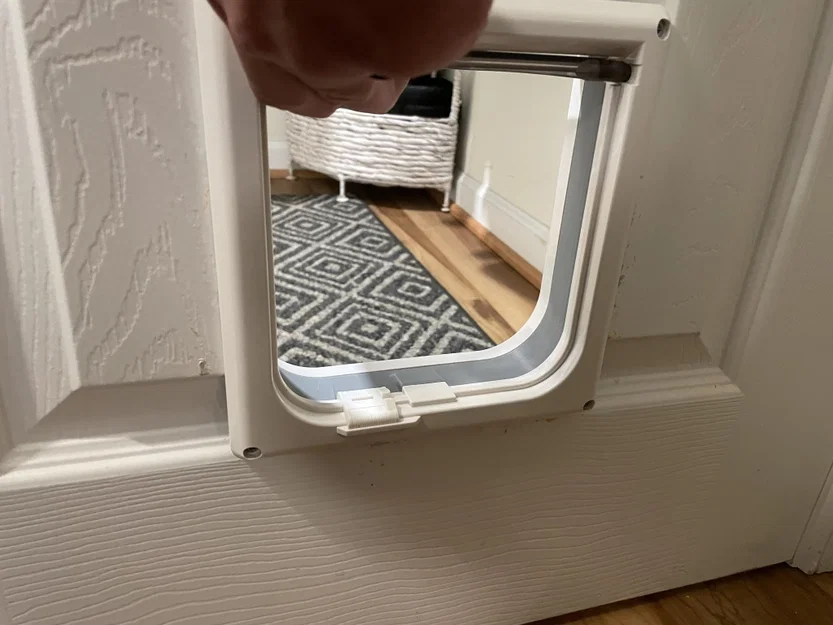 Cầu nối cho cửa mèo PetSafe giữa các phần cửa - Image 3