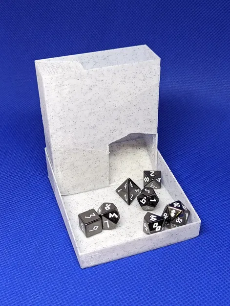 Tháp xúc xắc nhỏ gọn và tiện lợi cho việc di chuyển - Image 1