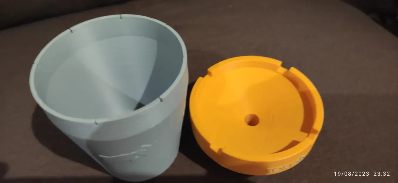 Gạt tàn chống gió cho sân vườn bằng nhựa ABS/ASA - Image 2