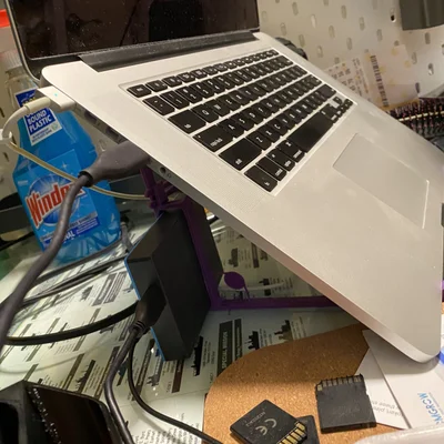 Giá đỡ laptop gập lại dễ dàng và nhẹ nhàng 5