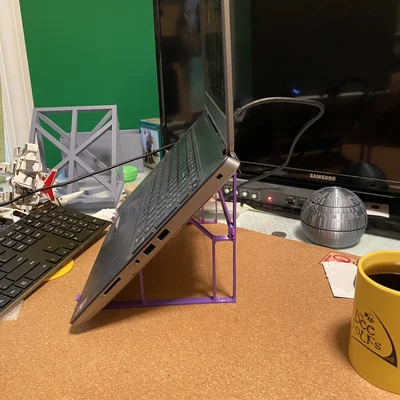 Giá đỡ laptop gập lại dễ dàng và nhẹ nhàng 7