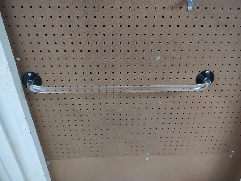 Giá đỡ thanh khăn LEXAN gắn trên bảng lỗ - Image 1