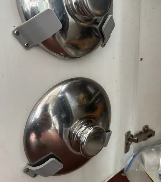 Giá đỡ nắp chảo treo trong tủ bếp - Image 1