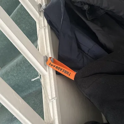 Móc treo áo khoác cho lan can cầu thang