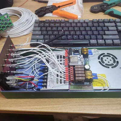 Bộ vỏ điều khiển LED QuinLED Dig Quad và nguồn Meanwell LRS-350-24