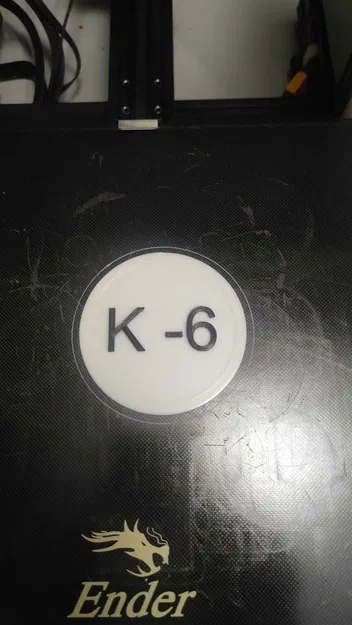 Huy hiệu Oppenheimer K-6 trong bộ phim Oppenheimer - Image 4