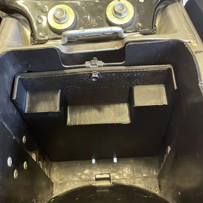 Nắp hộp pin 50325MY1000 cho Honda Africa Twin RD07 / RD07A