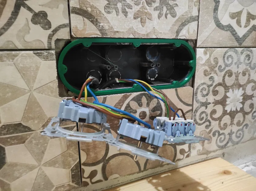 Bộ chia khoảng cách cho hộp điện ba chiều - Image 1