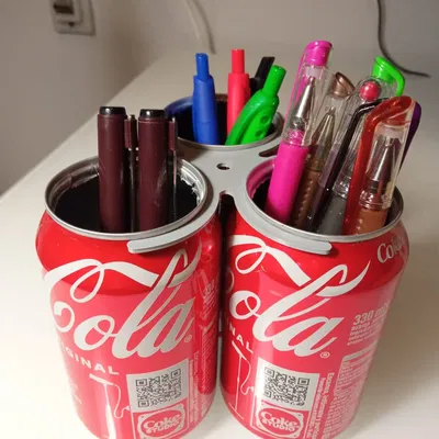 Giá đỡ bút làm từ lon nước uống