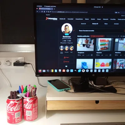 Giá đỡ bút làm từ lon nước uống