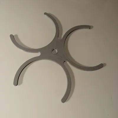 Giá đỡ bút làm từ lon nước uống