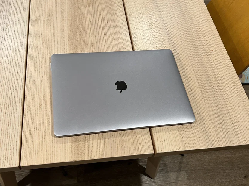 Bảo vệ cổng USB-C cho Macbook Pro khỏi bụi bẩn - Image 1