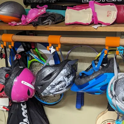 Móc treo cho quần áo bằng băng dính hai mặt