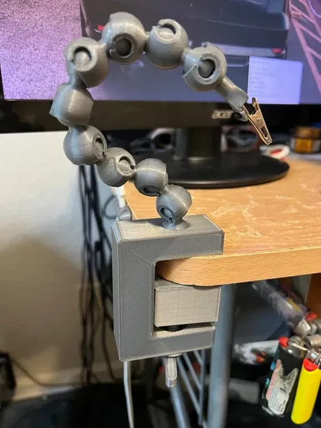 Giá đỡ tay giúp hàn với kẹp bàn - Image 1