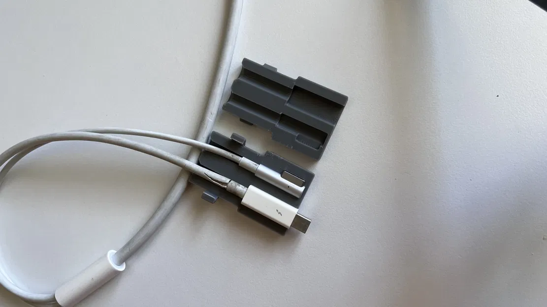 Vỏ cáp cho màn hình Thunderbolt Display 27 inch của Apple - Image 1