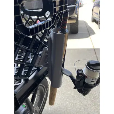 Giá đỡ cần câu cá gắn vào thùng sữa từ The Container Store