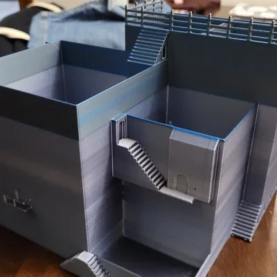 Chậu cây kiêm giá đỡ bút lấy cảm hứng từ MC Escher