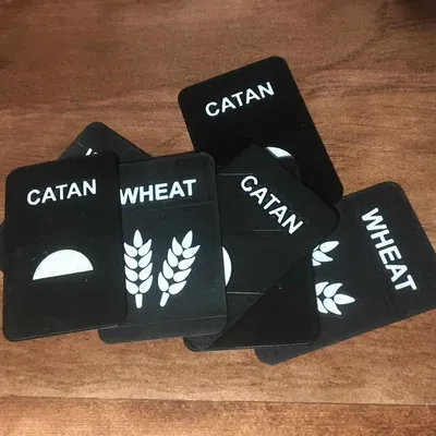 Thẻ tài nguyên và phát triển trong trò chơi Catan