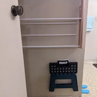 Giá treo tường cho thang gấp nhỏ gọn