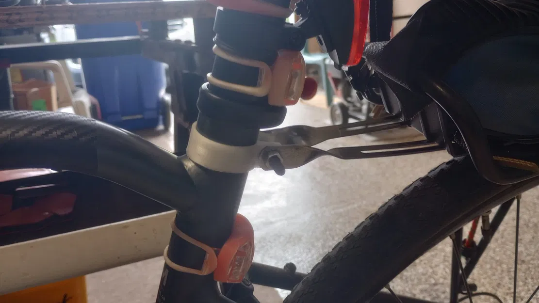 Kẹp gắn giá đỡ xe đạp cho khung ghế xe đạp 35mm - Image 1