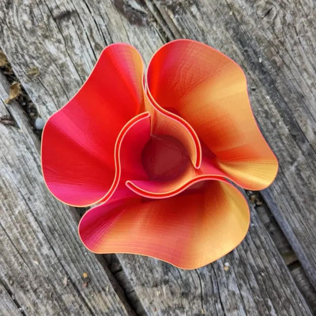 Giá đỡ bút hình hoa ba cánh xoắn - Image 1