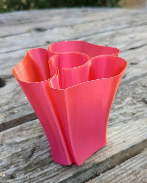 Giá đỡ bút hình hoa ba cánh xoắn - Image 3