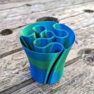 Giá đỡ bút hình khối ghép cho người yêu đố vui