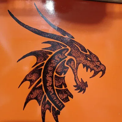 Rồng vẽ trên vỏ máy tính cũ từ năm 1998