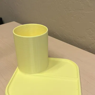 Khay đựng đồ và cốc bút cho bàn làm việc