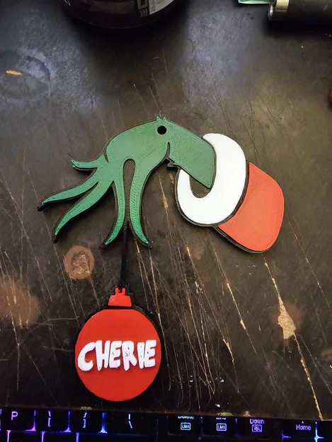 Grinch cầm đồ trang trí Giáng Sinh 3D - Image 1