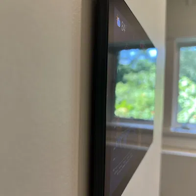 Giá đỡ tường cho máy tính bảng với sạc Magsafe