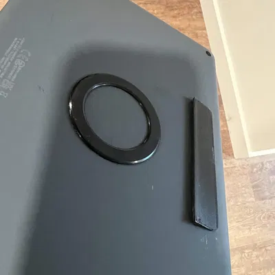 Giá đỡ tường cho máy tính bảng với sạc Magsafe