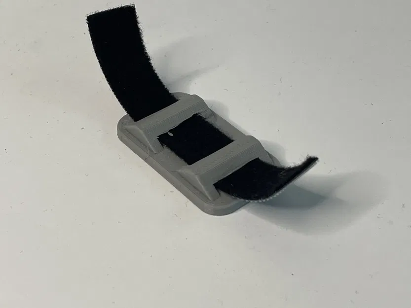 Giá đỡ cáp đa năng với móc và vòng dính - Image 3