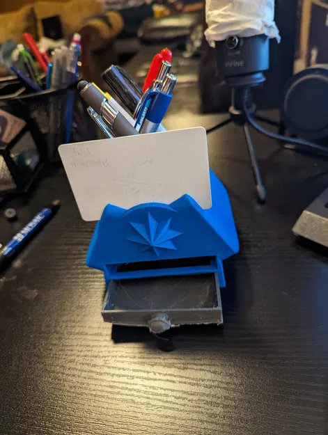 Giá đỡ bút theo chủ đề chuồng trại với ngăn kéo tiện lợi - Image 2