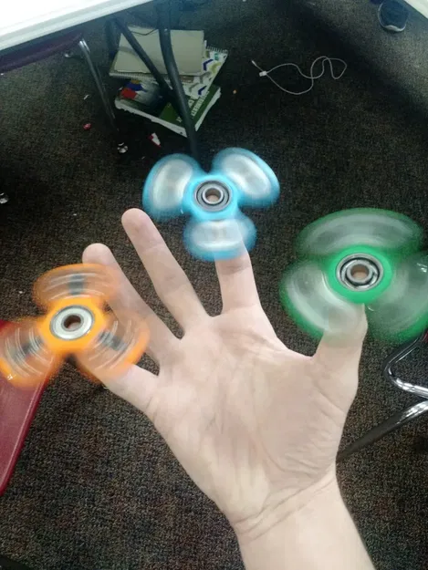 Con quay giảm stress Fidget Spinner - Image 1