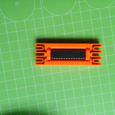 Công cụ chỉnh thẳng chân IC DIP tiện lợi