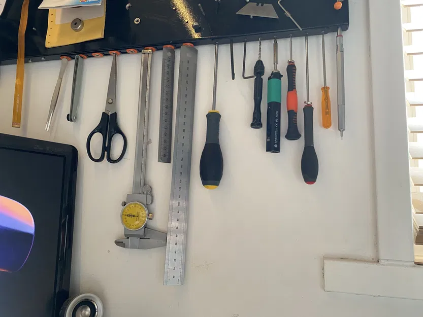 Giá đỡ từ tính nhỏ gọn cho vật dụng kim loại - Image 1