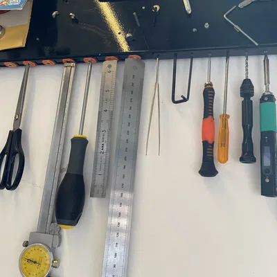 Giá đỡ từ tính nhỏ gọn cho vật dụng kim loại