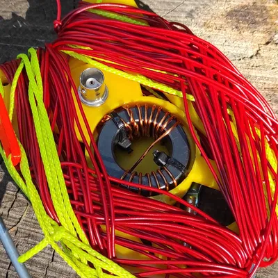 Cuộn ăng-ten với Balun tỉ lệ 1:64