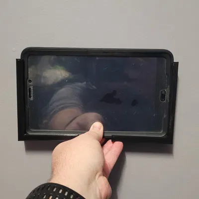 Giá đỡ tường cho Galaxy Tab A trong bao bì