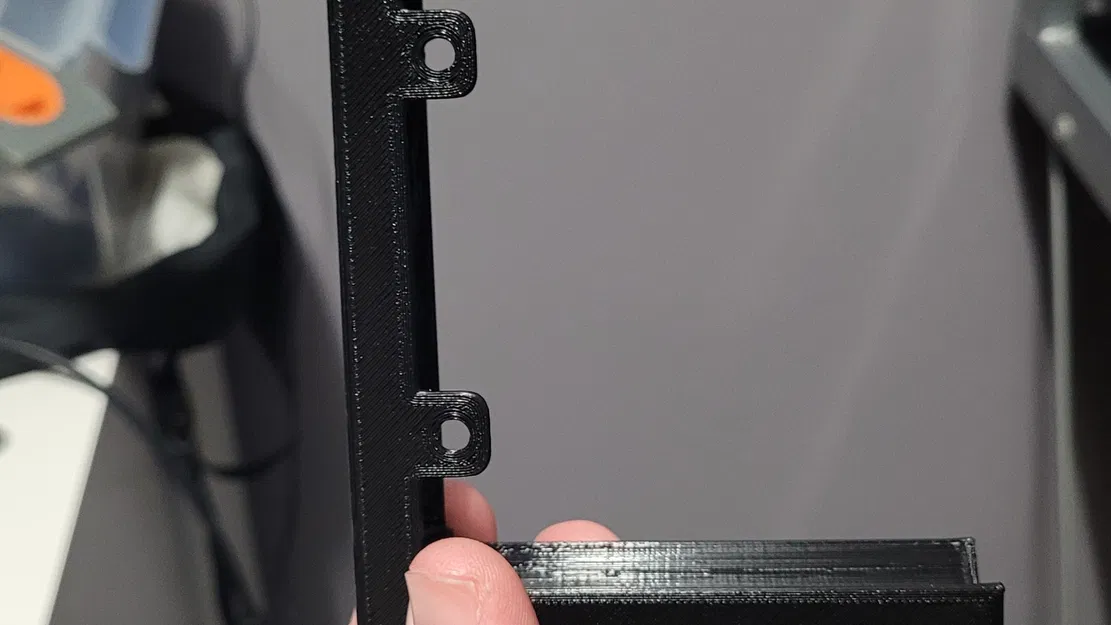 Giá đỡ tường cho Galaxy Tab A trong bao bì - Image 9