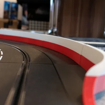 Khu vực an toàn đường đua Carrera với rào chắn 1:32