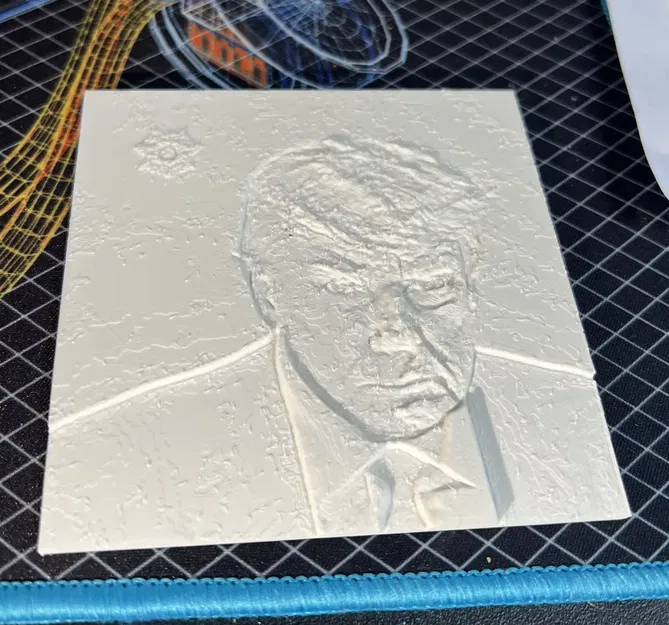 Đế lót ly hình ảnh Trump bị bắt giữ - Image 1