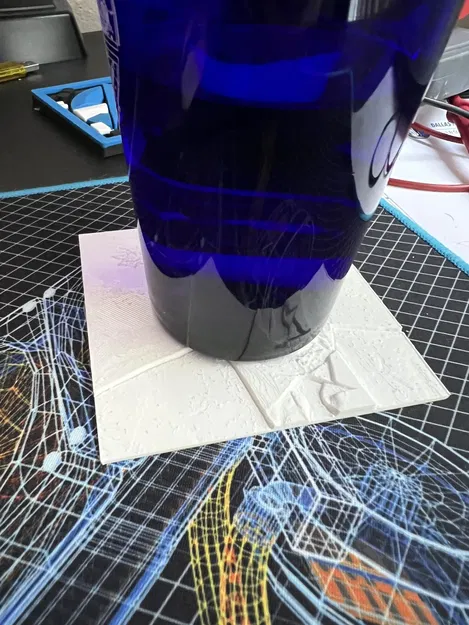 Đế lót ly hình ảnh Trump bị bắt giữ - Image 2