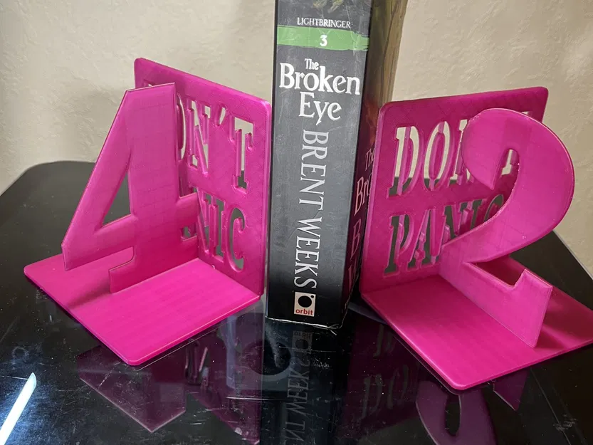 Giá đỡ sách phong cách The Hitchhiker's Guide to the Galaxy - Image 1