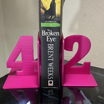 Giá đỡ sách phong cách The Hitchhiker's Guide to the Galaxy