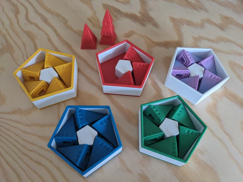 Hộp chứa kim tự tháp Icehouse của Looney Labs - Image 1
